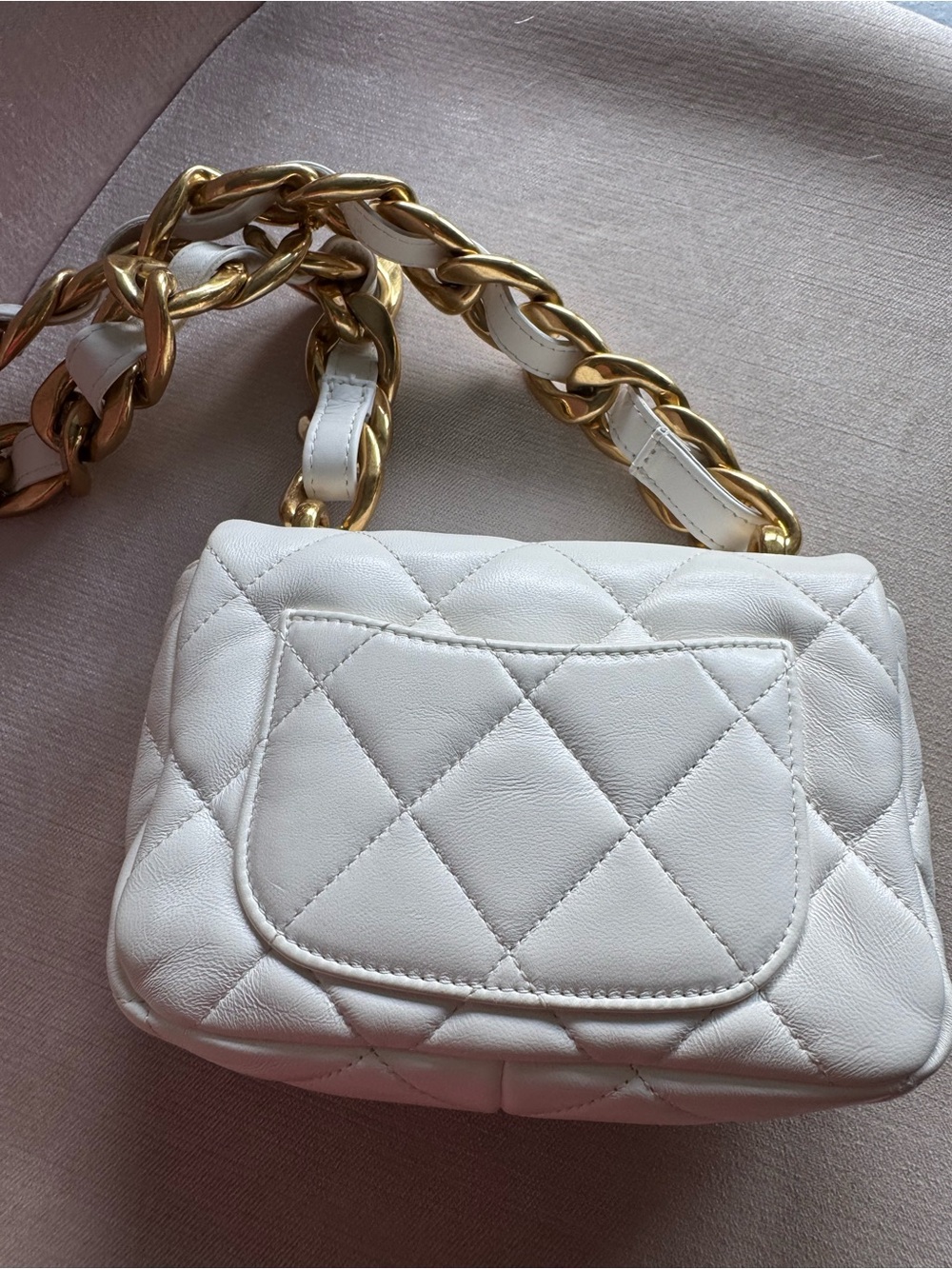 CHANEL White Quilted Leather Shoulder Bag with Gold Hardware - Picture 6 of 16